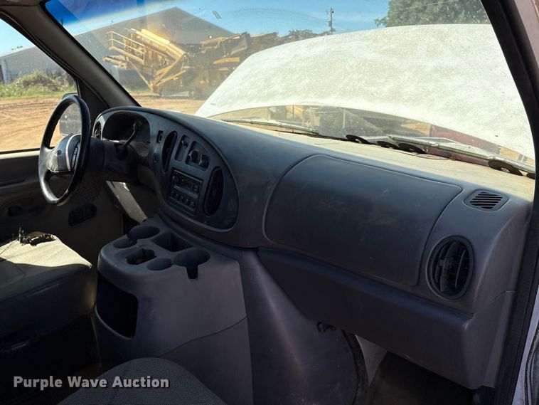 image for item DO1271 2000 Ford E250 van