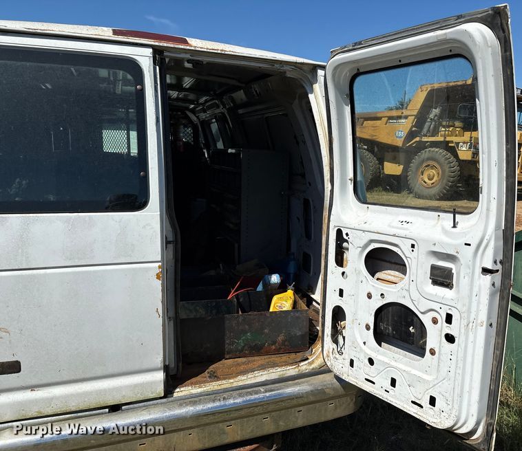 image for item DO1271 2000 Ford E250 van