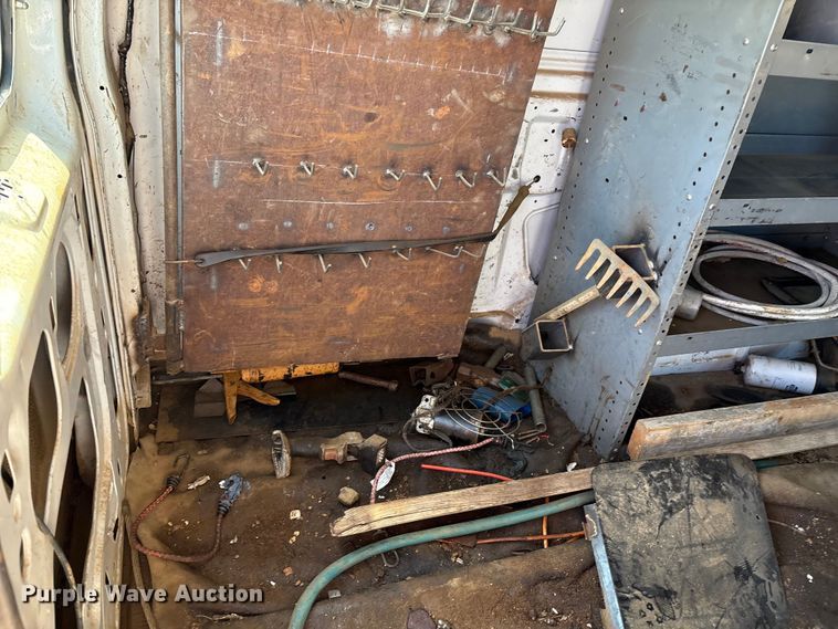 image for item DO1271 2000 Ford E250 van