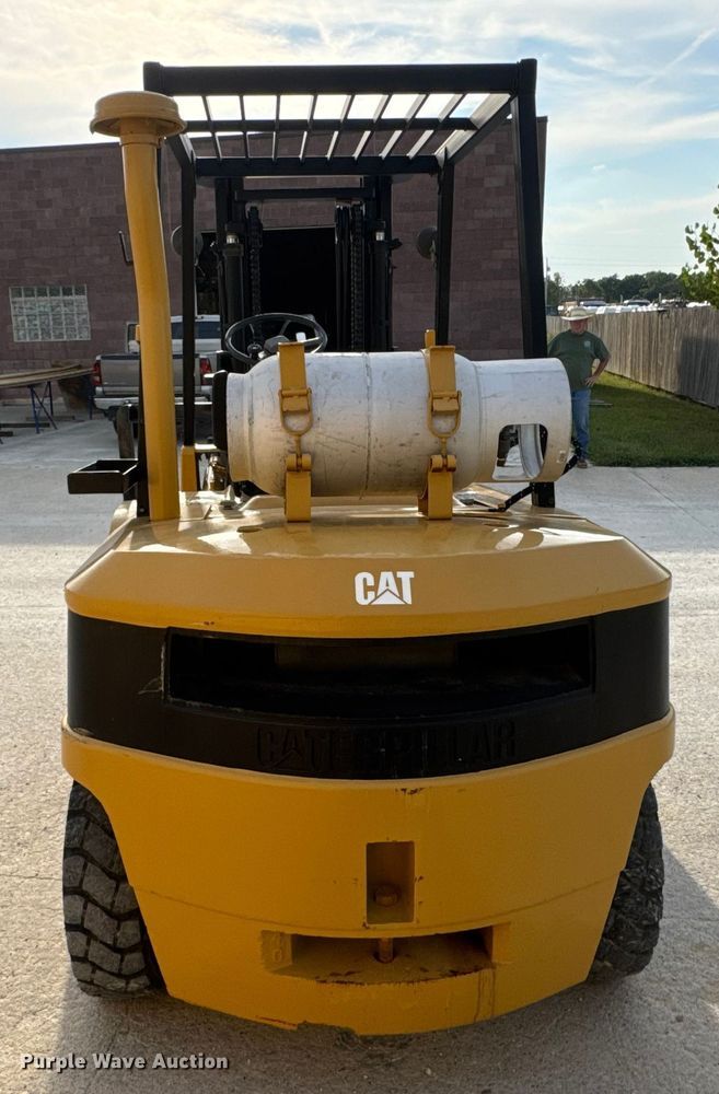 image for item DO2253 Caterpillar GPL40 forklift