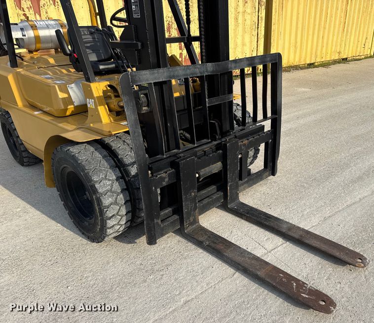 image for item DO2253 Caterpillar GPL40 forklift