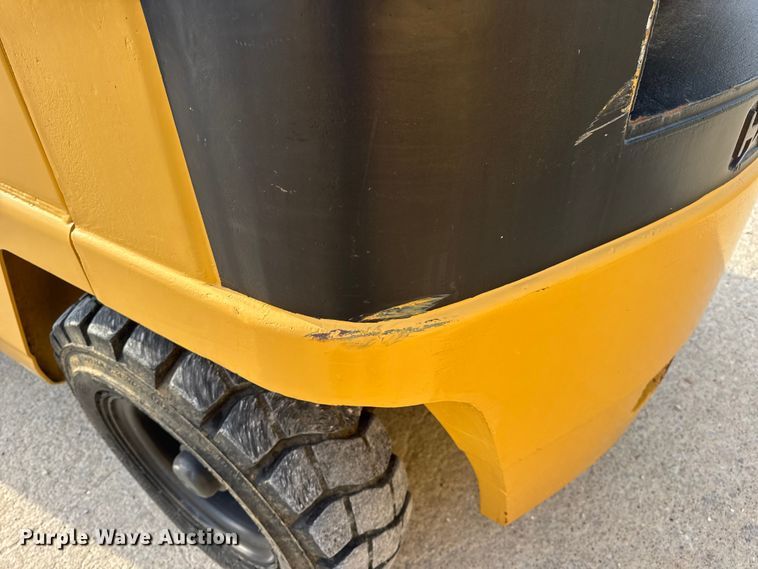 image for item DO2253 Caterpillar GPL40 forklift