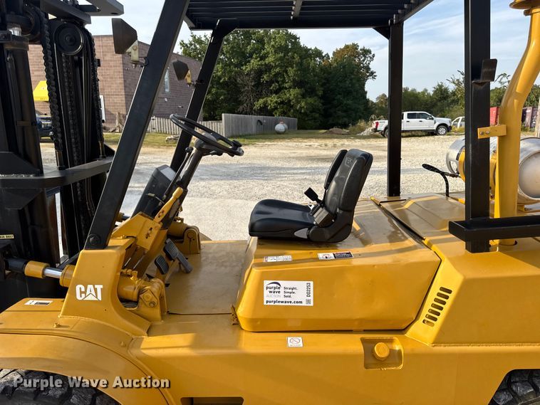 image for item DO2253 Caterpillar GPL40 forklift