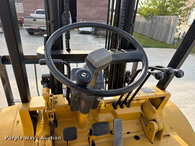 image for item DO2253 Caterpillar GPL40 forklift