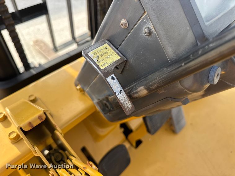 image for item DO2253 Caterpillar GPL40 forklift