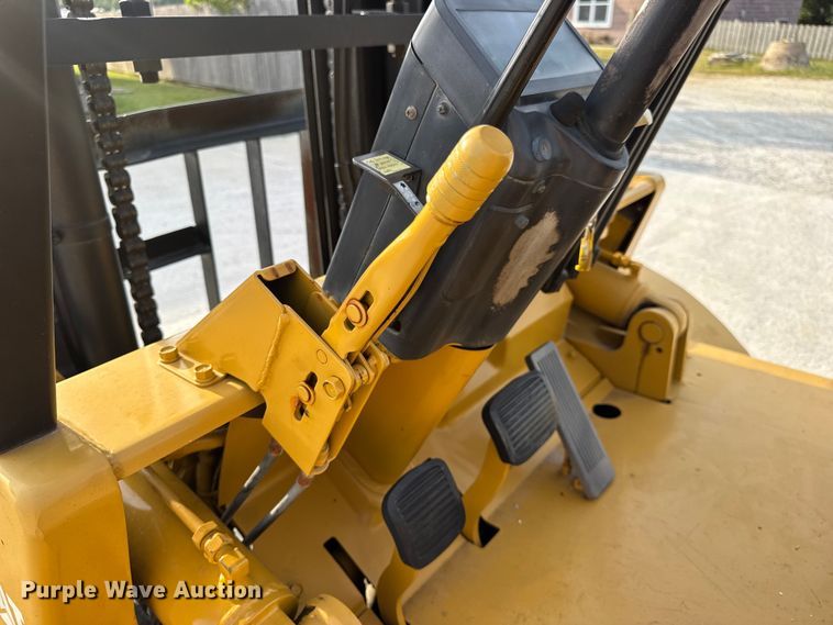 image for item DO2253 Caterpillar GPL40 forklift