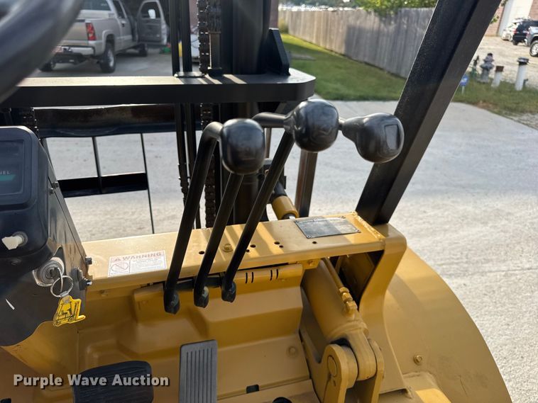 image for item DO2253 Caterpillar GPL40 forklift