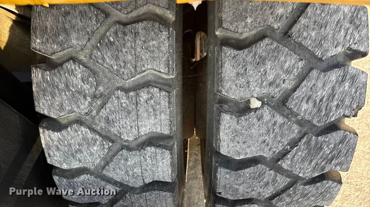 image for item DO2253 Caterpillar GPL40 forklift