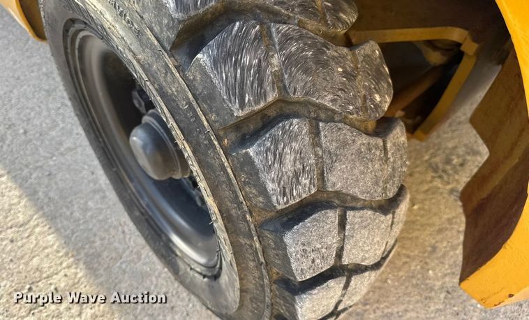 image for item DO2253 Caterpillar GPL40 forklift