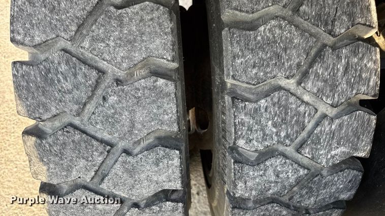 image for item DO2253 Caterpillar GPL40 forklift