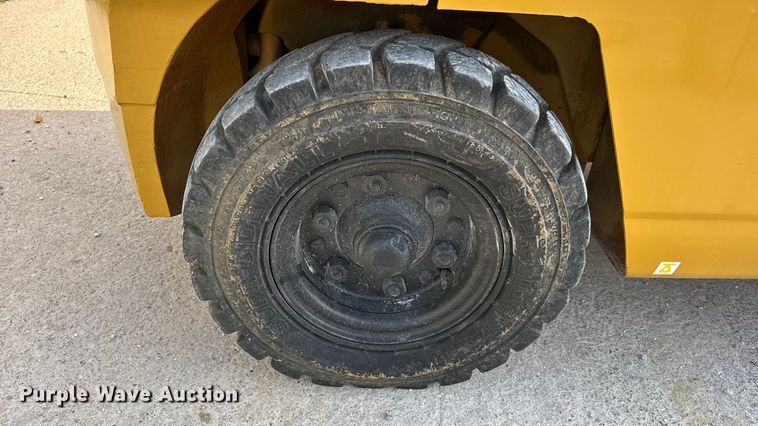 image for item DO2253 Caterpillar GPL40 forklift