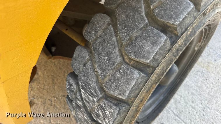 image for item DO2253 Caterpillar GPL40 forklift