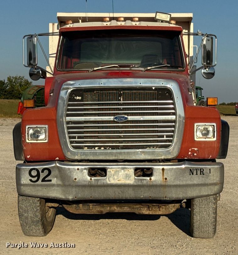 image for item DO2255 1992 Ford L8000 dump truck