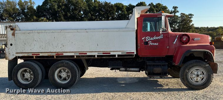 image for item DO2255 1992 Ford L8000 dump truck