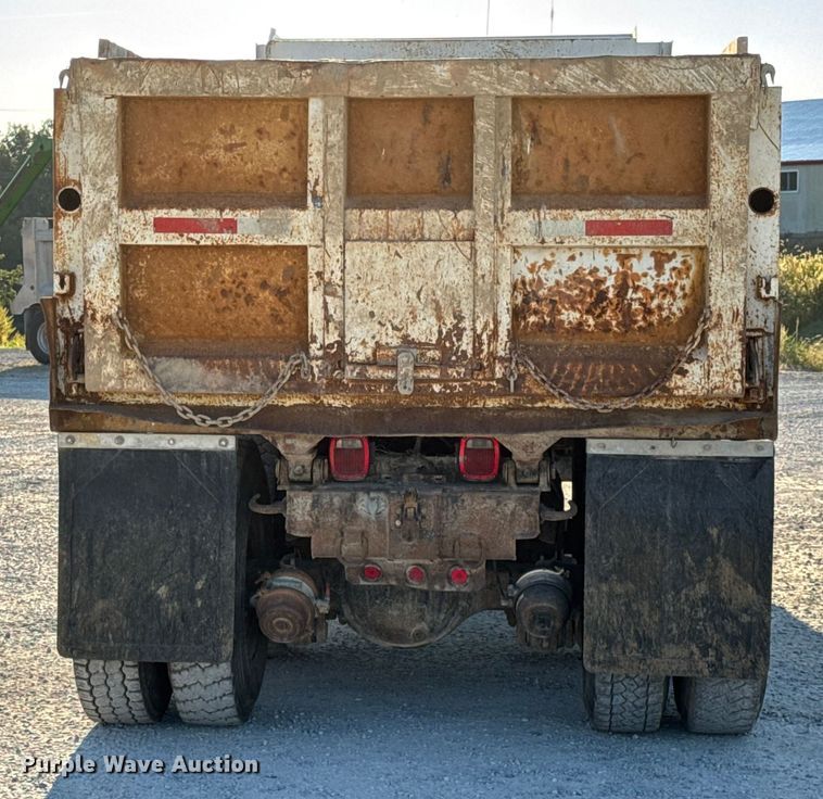 image for item DO2255 1992 Ford L8000 dump truck