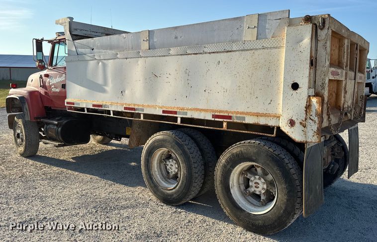 image for item DO2255 1992 Ford L8000 dump truck