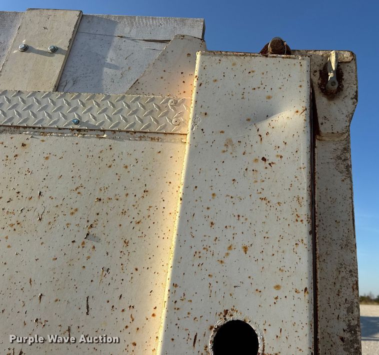 image for item DO2255 1992 Ford L8000 dump truck