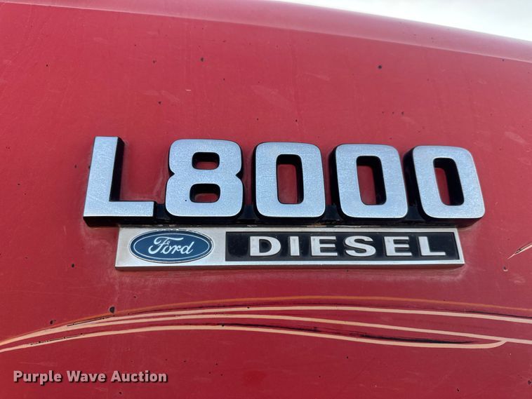 image for item DO2255 1992 Ford L8000 dump truck