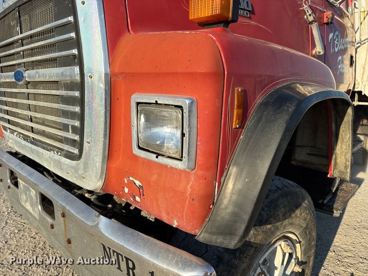 image for item DO2255 1992 Ford L8000 dump truck