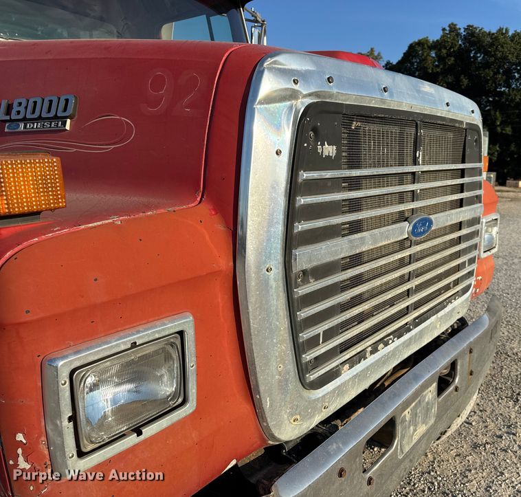image for item DO2255 1992 Ford L8000 dump truck