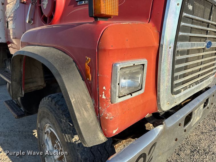 image for item DO2255 1992 Ford L8000 dump truck