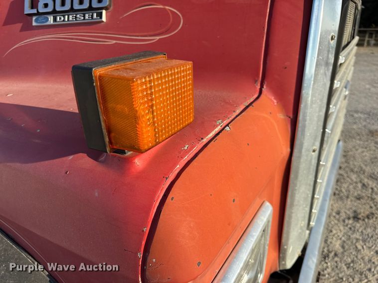 image for item DO2255 1992 Ford L8000 dump truck