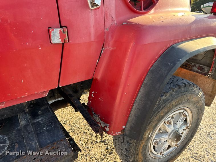 image for item DO2255 1992 Ford L8000 dump truck