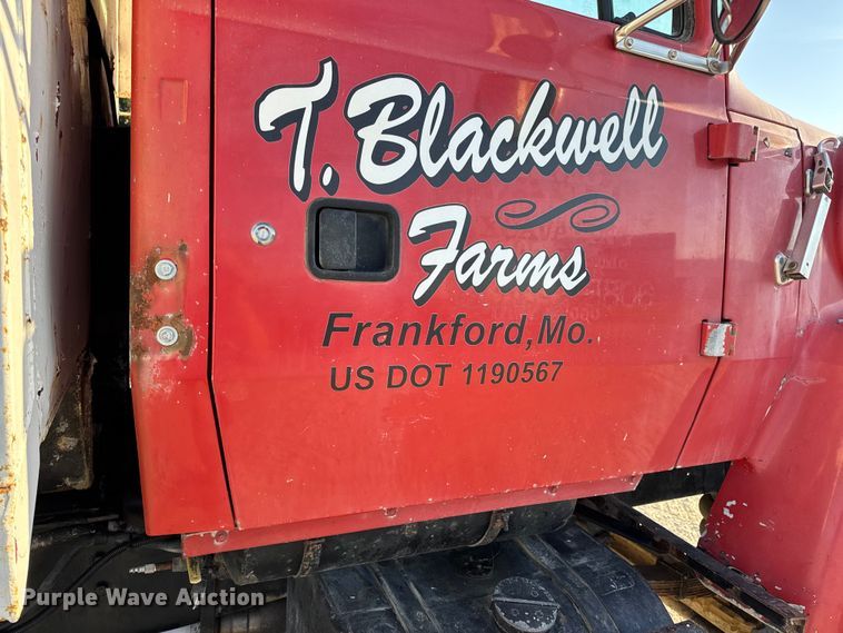 image for item DO2255 1992 Ford L8000 dump truck