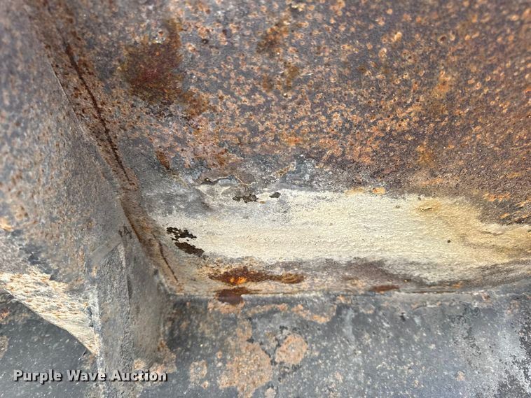 image for item DO2255 1992 Ford L8000 dump truck