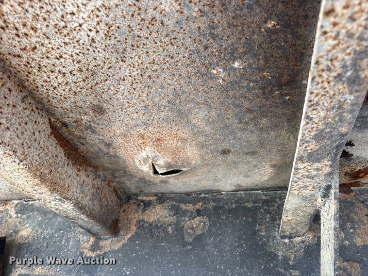 image for item DO2255 1992 Ford L8000 dump truck