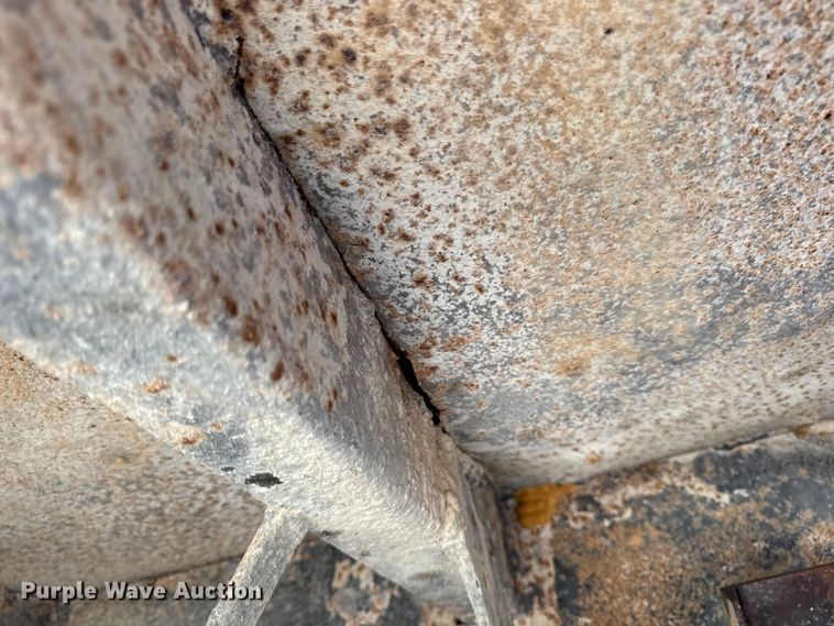 image for item DO2255 1992 Ford L8000 dump truck