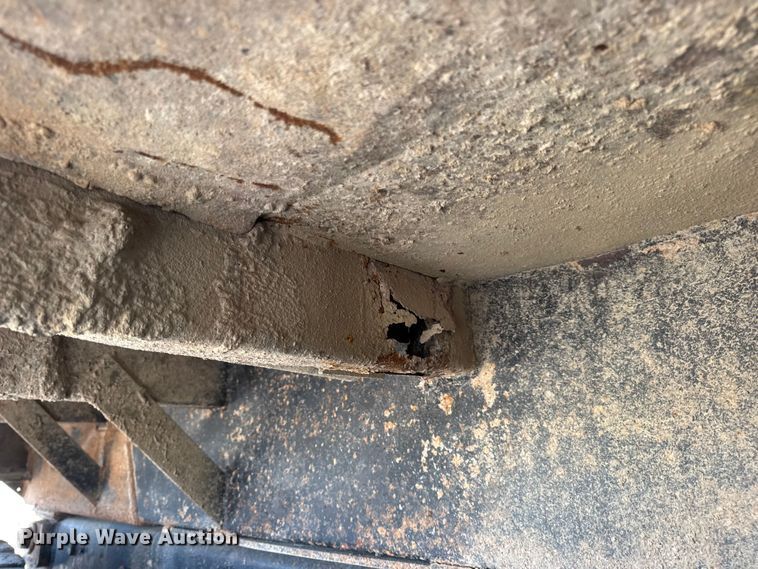 image for item DO2255 1992 Ford L8000 dump truck