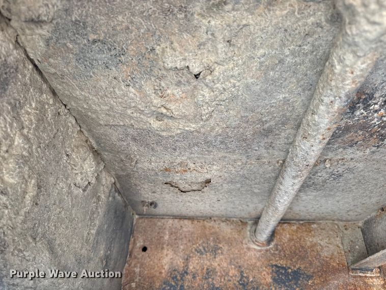 image for item DO2255 1992 Ford L8000 dump truck