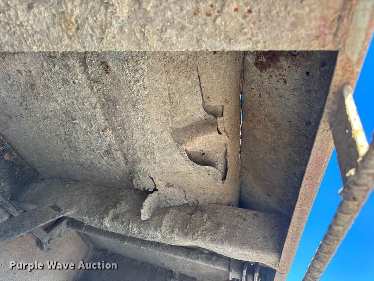 image for item DO2255 1992 Ford L8000 dump truck