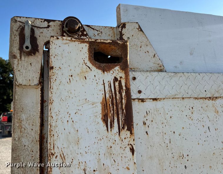 image for item DO2255 1992 Ford L8000 dump truck