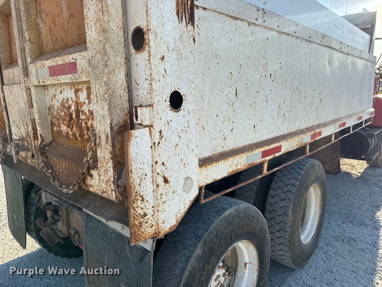 image for item DO2255 1992 Ford L8000 dump truck