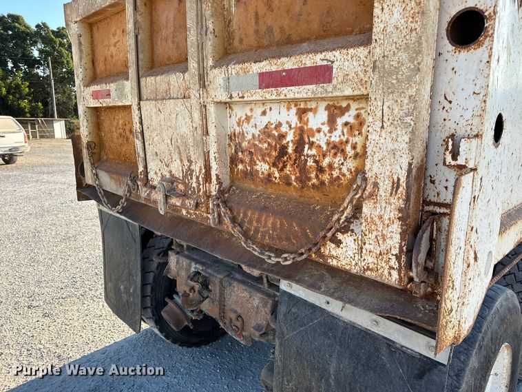 image for item DO2255 1992 Ford L8000 dump truck