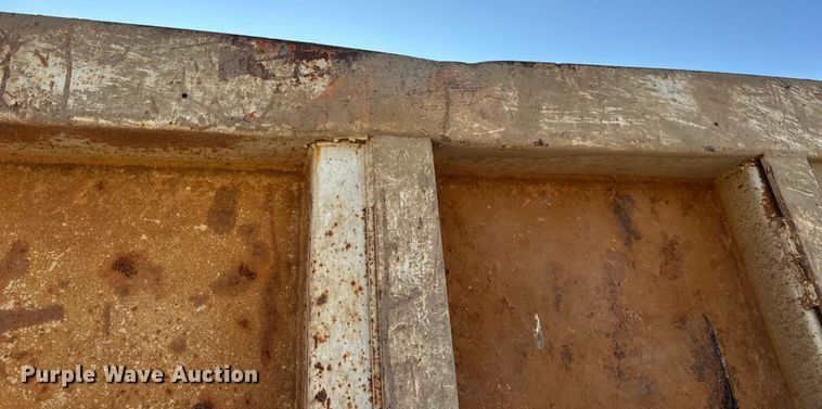 image for item DO2255 1992 Ford L8000 dump truck