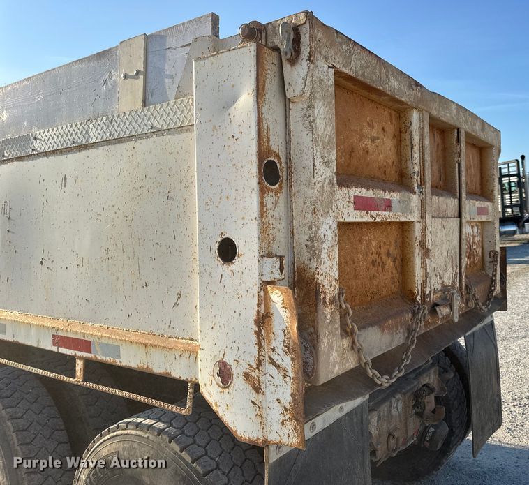 image for item DO2255 1992 Ford L8000 dump truck