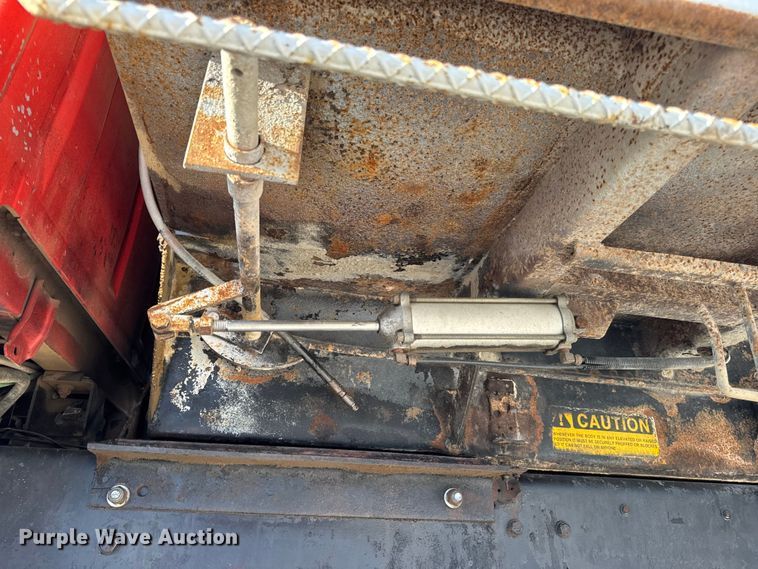 image for item DO2255 1992 Ford L8000 dump truck