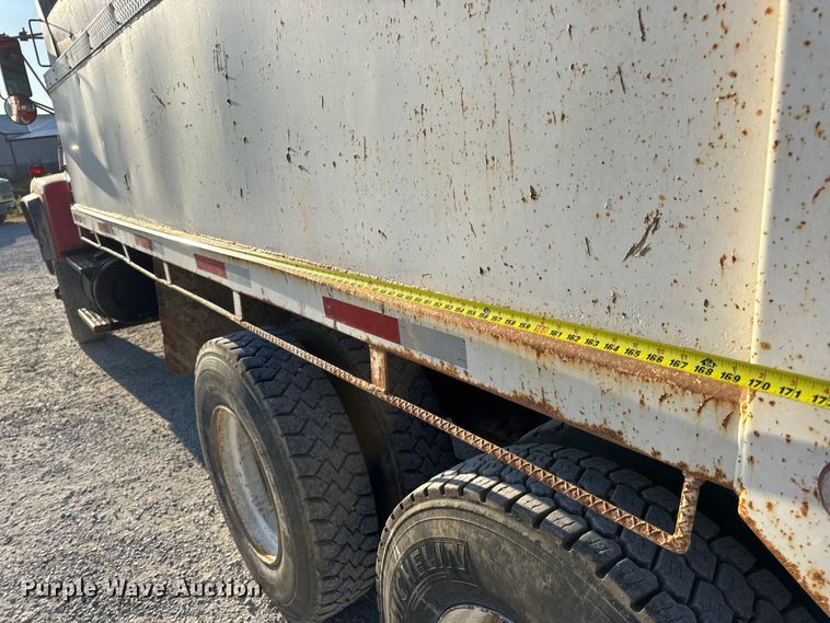 image for item DO2255 1992 Ford L8000 dump truck