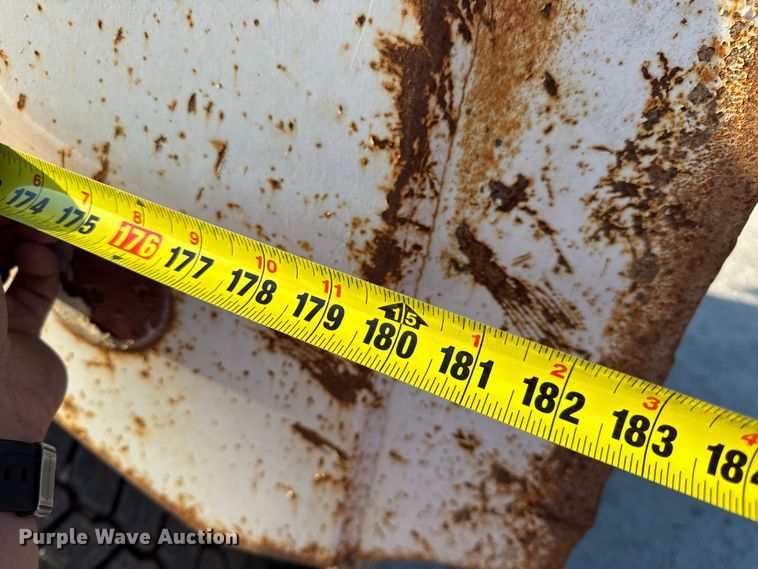 image for item DO2255 1992 Ford L8000 dump truck