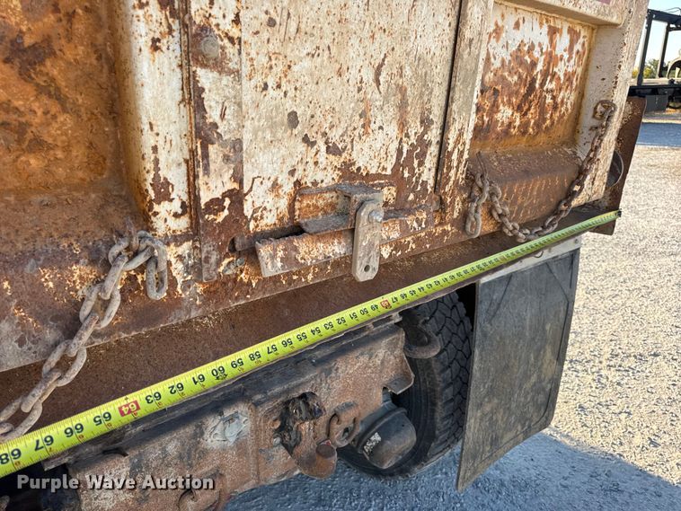 image for item DO2255 1992 Ford L8000 dump truck