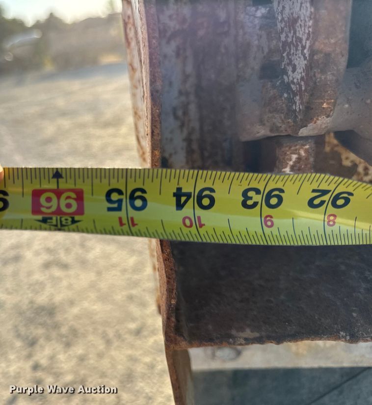 image for item DO2255 1992 Ford L8000 dump truck