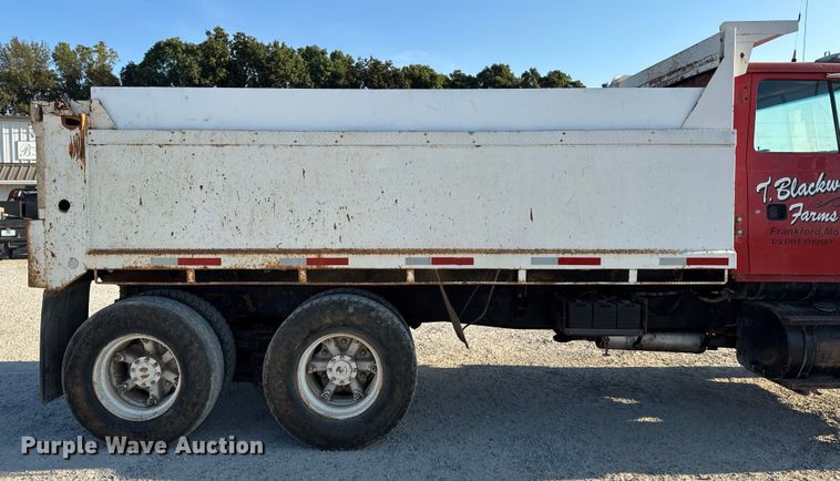 image for item DO2255 1992 Ford L8000 dump truck