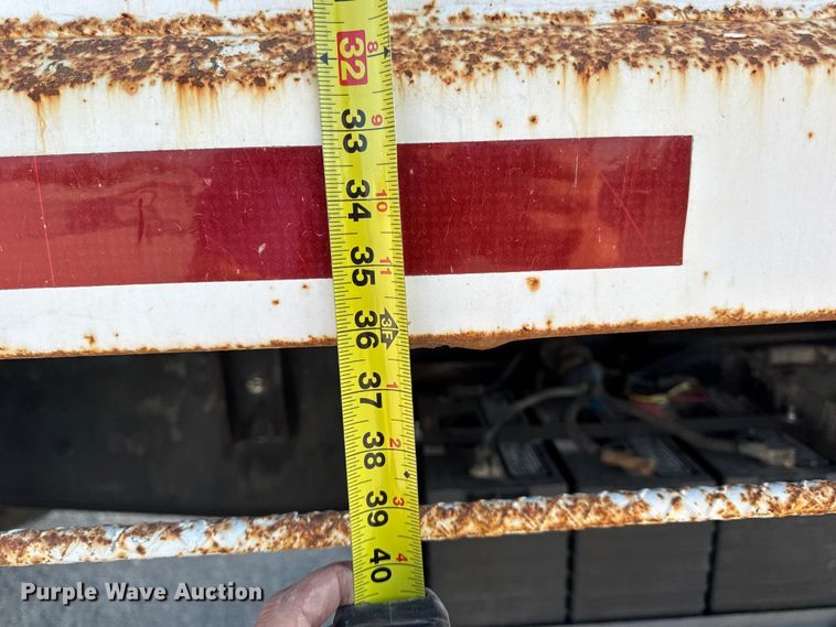 image for item DO2255 1992 Ford L8000 dump truck