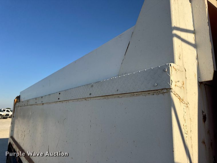 image for item DO2255 1992 Ford L8000 dump truck