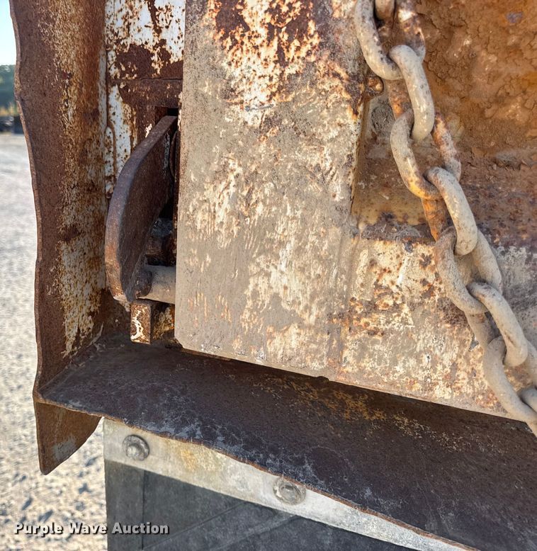 image for item DO2255 1992 Ford L8000 dump truck