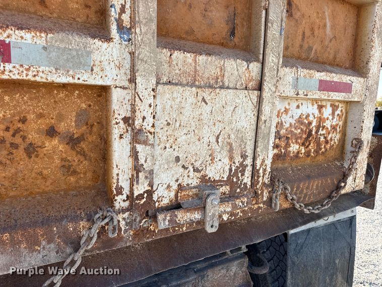 image for item DO2255 1992 Ford L8000 dump truck