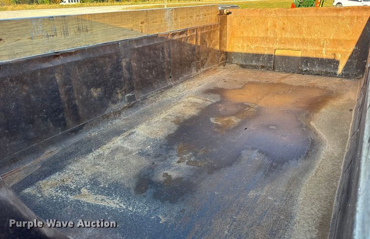 image for item DO2255 1992 Ford L8000 dump truck